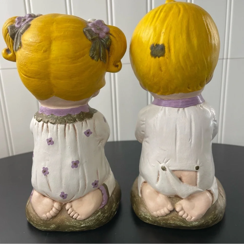 Vintage 1977 Signed Hand‎ painted Figurines Children Boy Girl Kneeling Praying